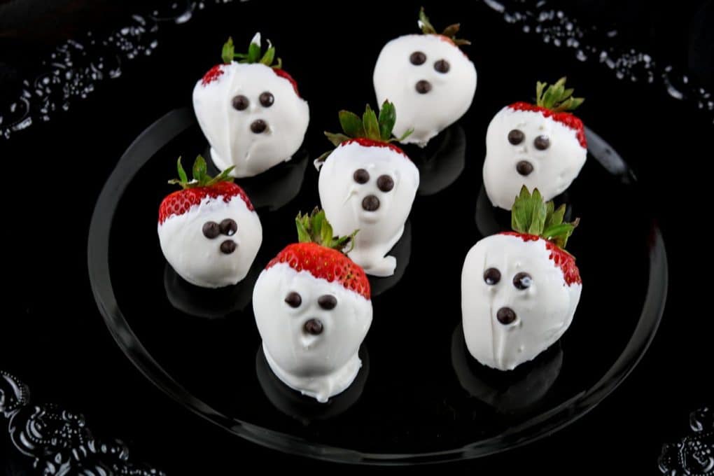 vanilla-dipped-strawberry-ghosts
