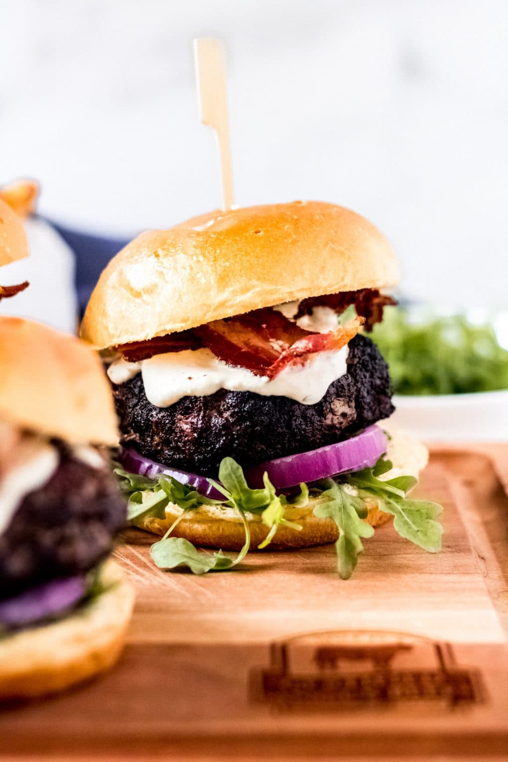 coffee rubbed burger with bacon and horseradish sauce