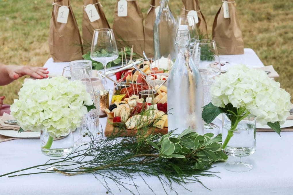 how to create the perfect outdoor party tablescape